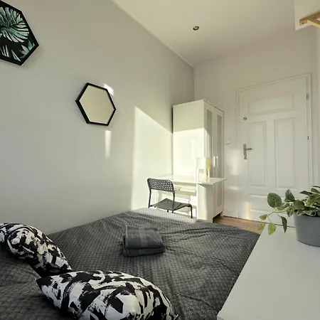 Lambert - Peaceful Retreat, 10 Minutes To Old Town & Seaside בית אירוח גדנסק