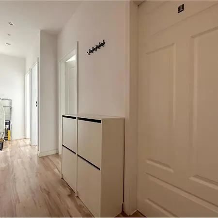 Homestay Lambert - Peaceful Retreat, 10 Minutes To Old Town & Seaside *