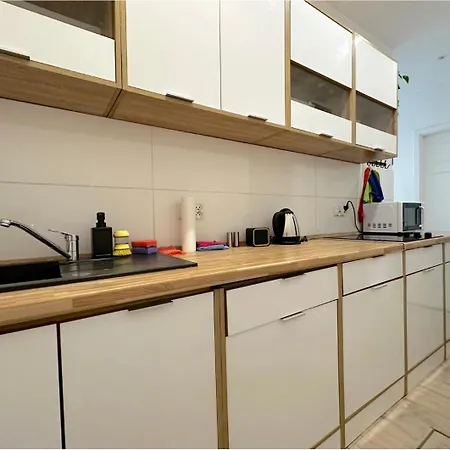 Homestay Lambert - Peaceful Retreat, 10 Minutes To Old Town & Seaside