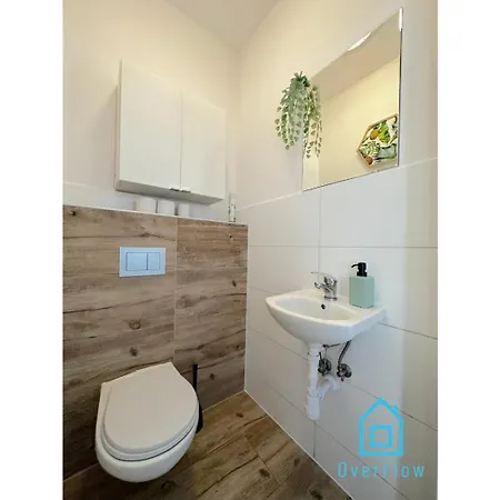 Lambert - Peaceful Retreat, 10 Minutes To Old Town & Seaside Rum i privatbostad *