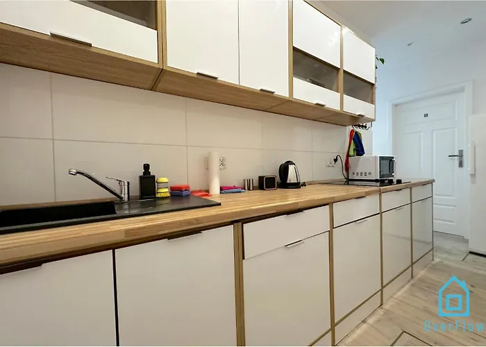 Homestay Lambert - Peaceful Retreat, 10 Minutes To Old Town & Seaside