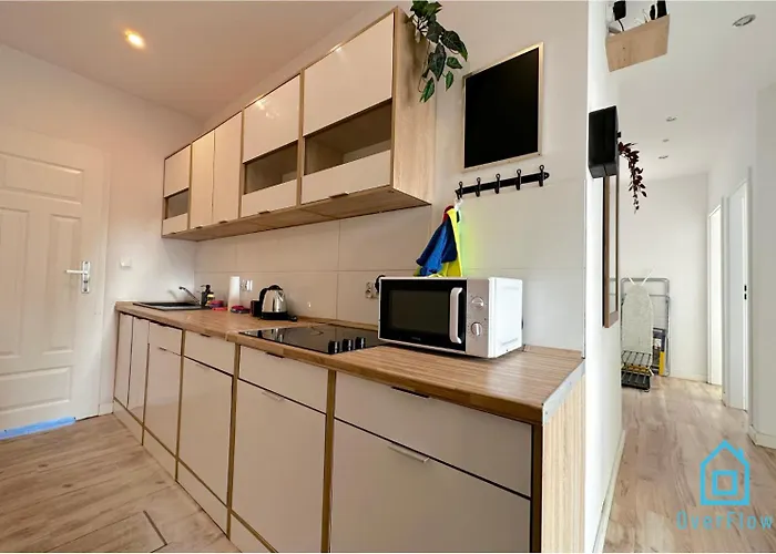 Lambert - Peaceful Retreat, 10 Minutes To Old Town & Seaside Homestay *