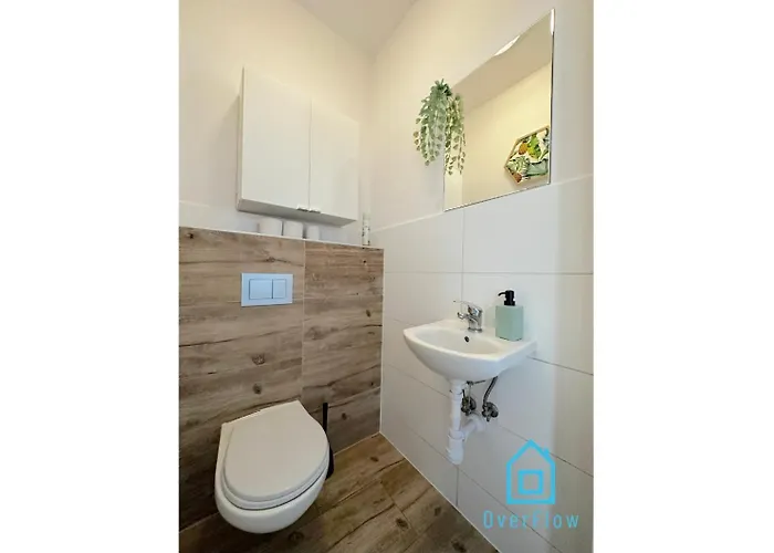 Lambert - Peaceful Retreat, 10 Minutes To Old Town & Seaside Homestay *