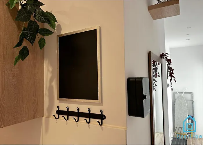 Homestay Lambert - Peaceful Retreat, 10 Minutes To Old Town & Seaside